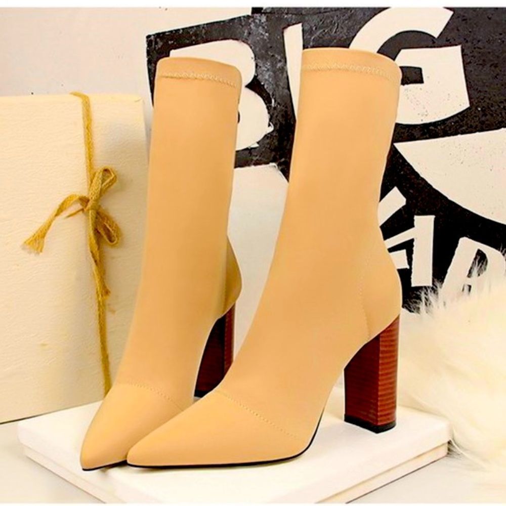 Nude Boots brand new never worn size 8 chunky heel